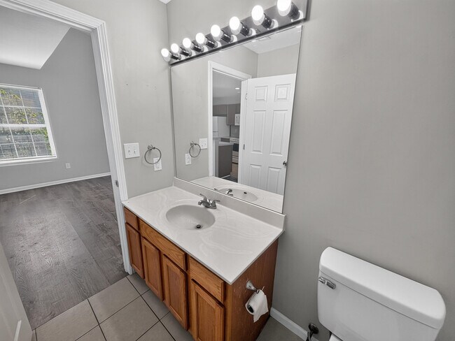 Building Photo - 1330 Godas Cir