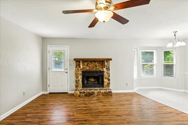 Building Photo - 3232 Riddle Dr