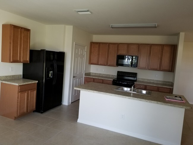 Building Photo - 220 SW 19th Terrace