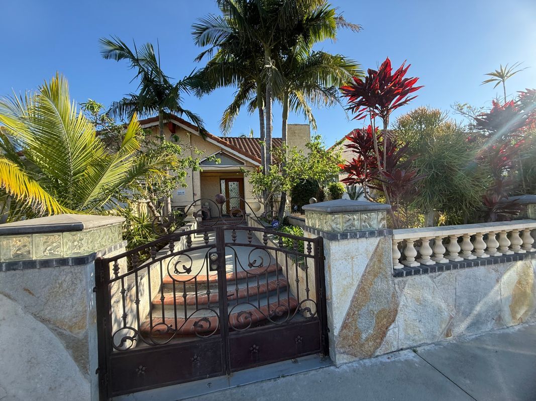 Building Photo - 10302 Parkview Ave