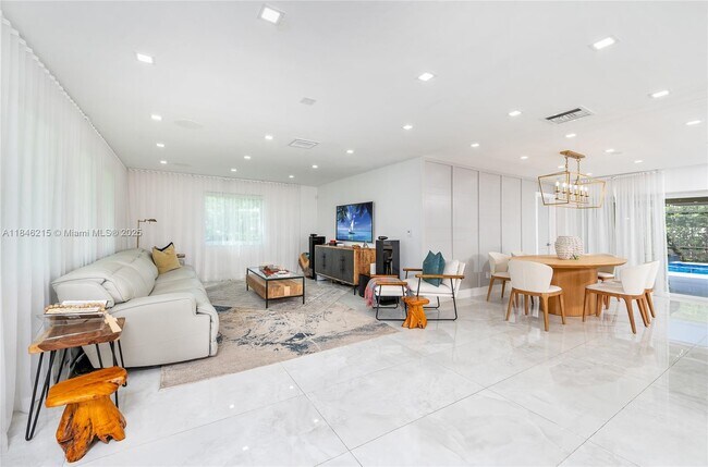 Building Photo - 16650 SW 77th Ct
