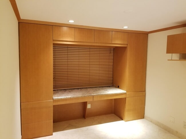 Building Photo - 2857 NE 32nd St