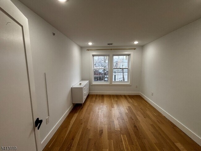 Building Photo - 81 N Clinton St