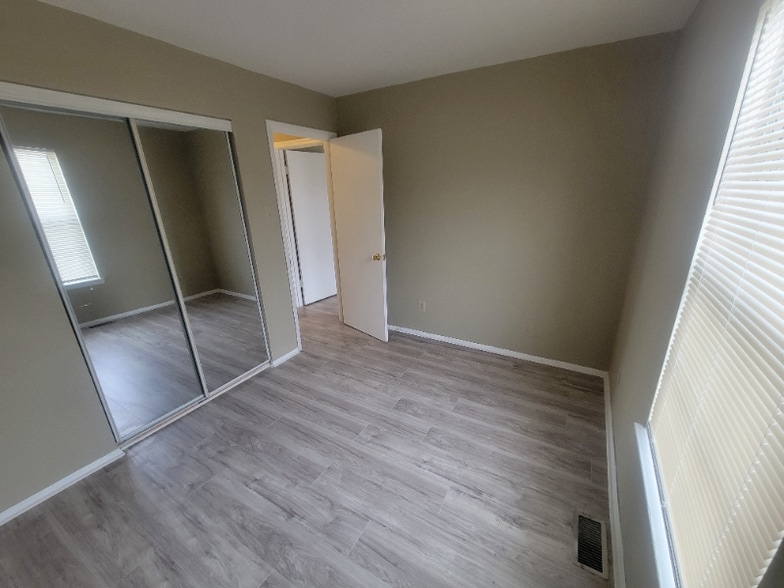 Building Photo - 3313 Barcroft Dr