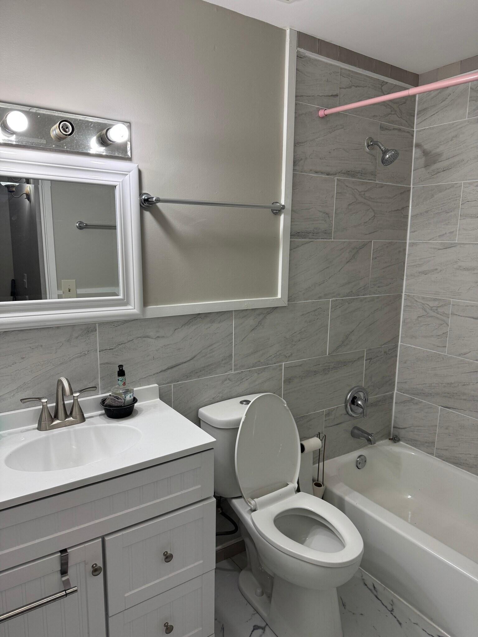 Building Photo - 252 Shorewood Dr