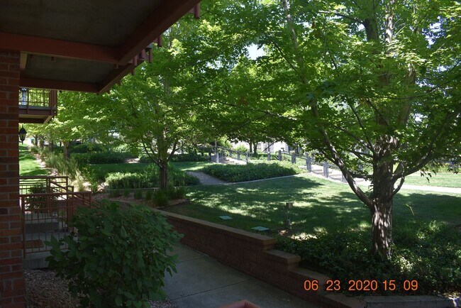 Building Photo - Beautiful 2 Bedroom Townhome / Old Town Ar...