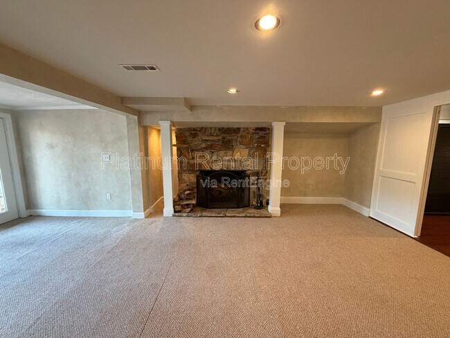 Building Photo - 835 Timber Lake Trail