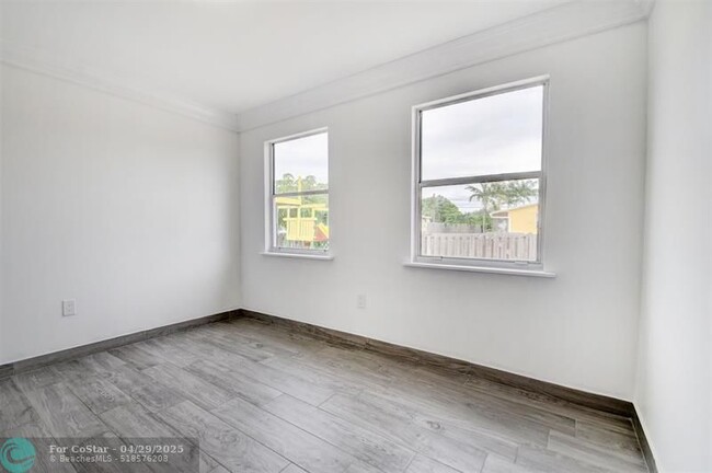 Building Photo - 919 N J St