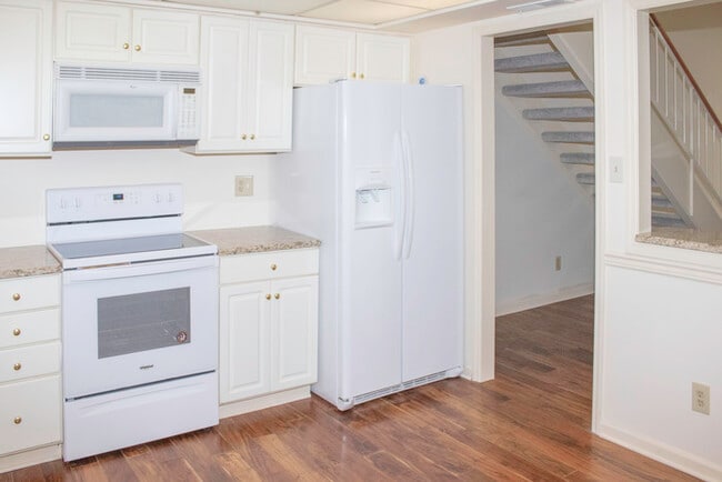 Building Photo - Updated 2BR 2.5BA Home w/ Lake Access • New Countertops • Patio in Farragut