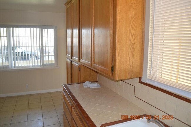 Building Photo - 768 Julian St