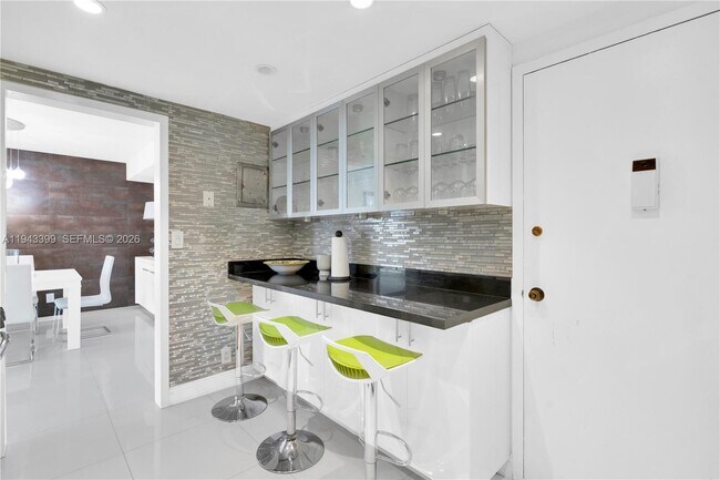 Building Photo - 3140 S Ocean Dr