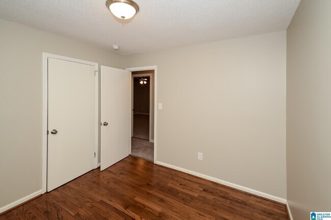 Building Photo - 920 19th Ave NW