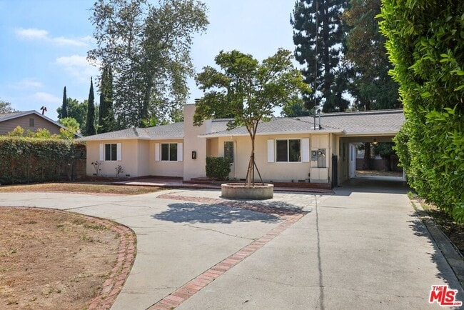 Building Photo - 6727 Orion Ave