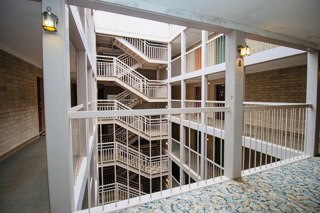 Building Photo - Upscale 1BR/1BA Condo with Balcony & City ...