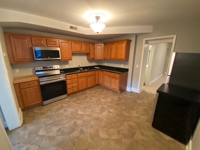 NEW Stainless Steel Appliances in Spacious Kitchen - 225 N Franklin St