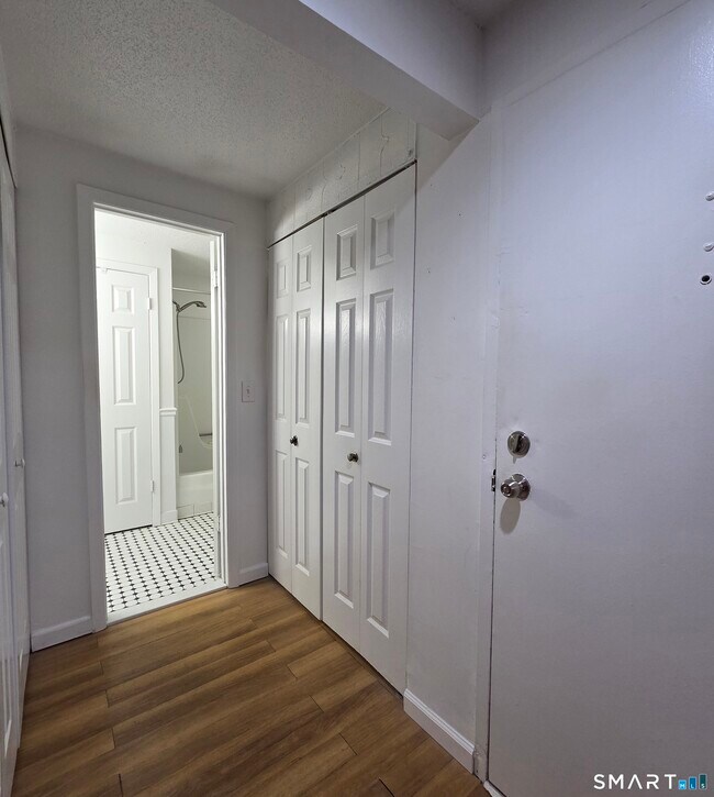 Building Photo - 7 Padanaram Rd