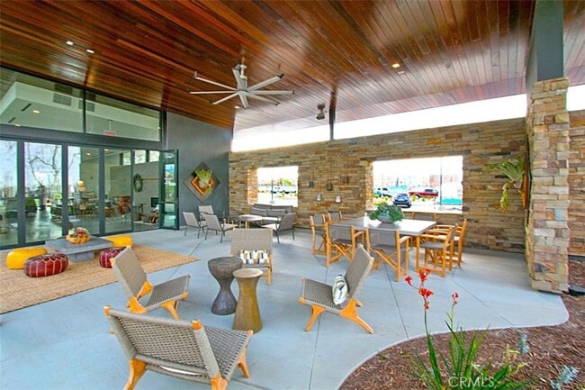 Building Photo - 227 Follyhatch