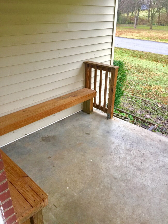 Building Photo - 3 Bedroom 1 Bath House in Madison with Amenities!  $1925/mo