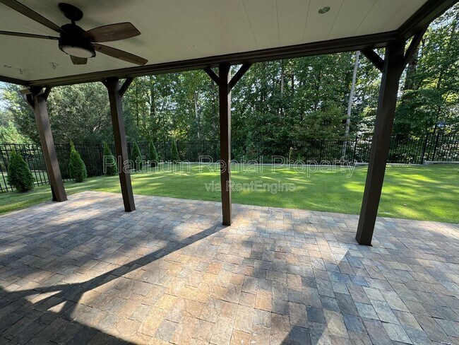 Building Photo - 3578 Strath Dr