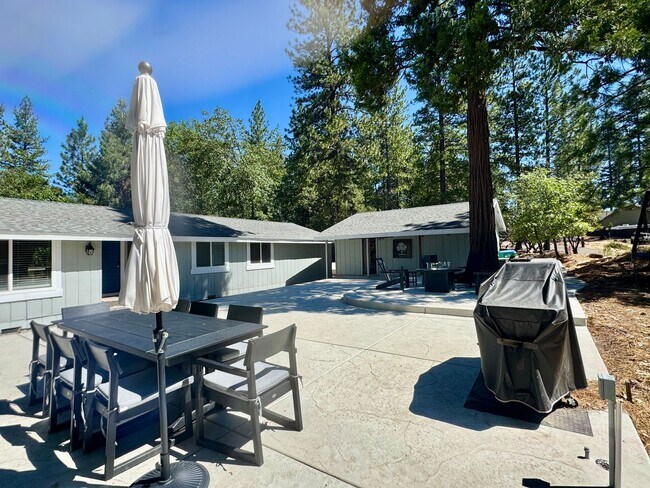 Building Photo - 4425 Sierra Springs Dr