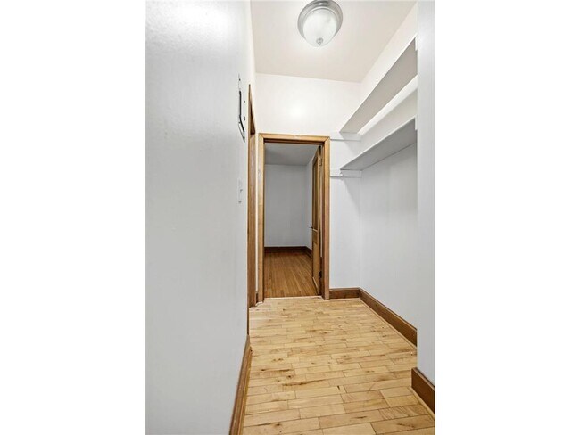 Building Photo - 1913 Emerson Ave S