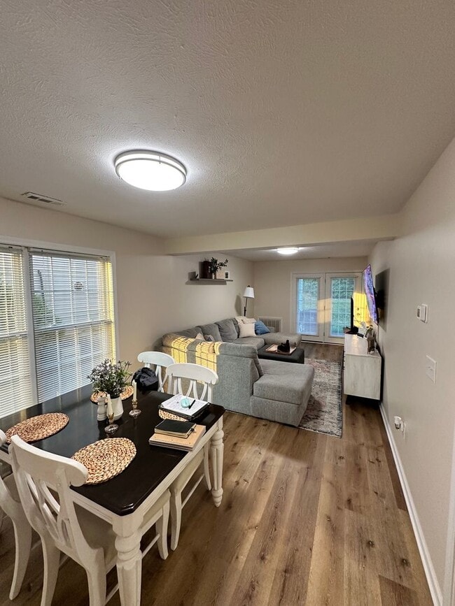 Building Photo - 1641 York Dr NW