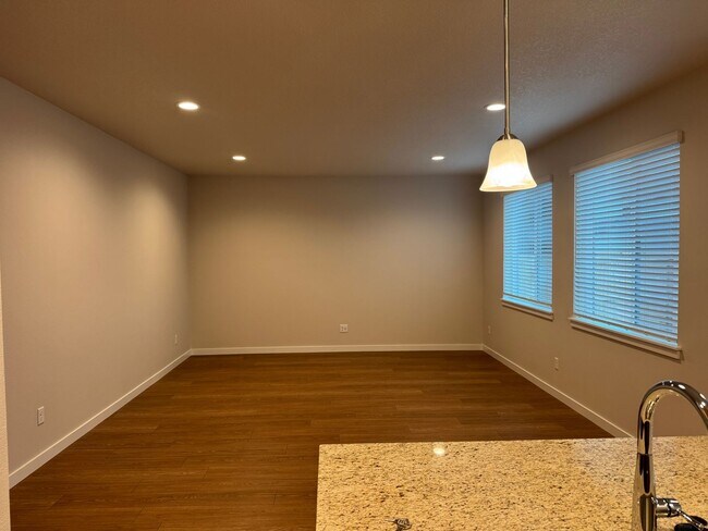 Building Photo - Spacious 3 Bedroom – Move-In Ready Brand n...