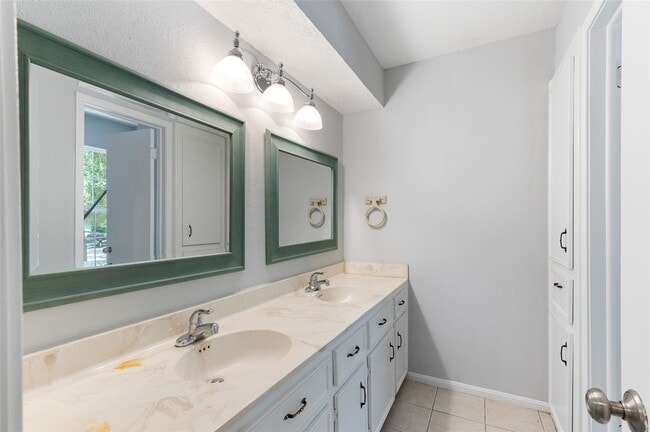 Building Photo - 2406 Box Oak Pl
