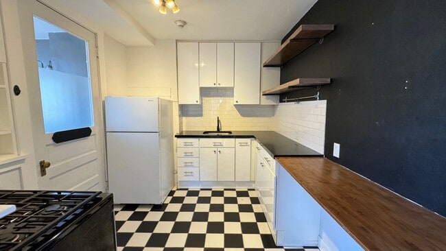 Building Photo - 1 Bedroom 1 bath Condo in Historic SLC building!