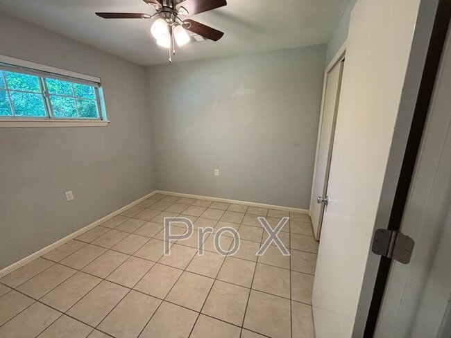 Building Photo - 6450-6462 W Nicole Ln