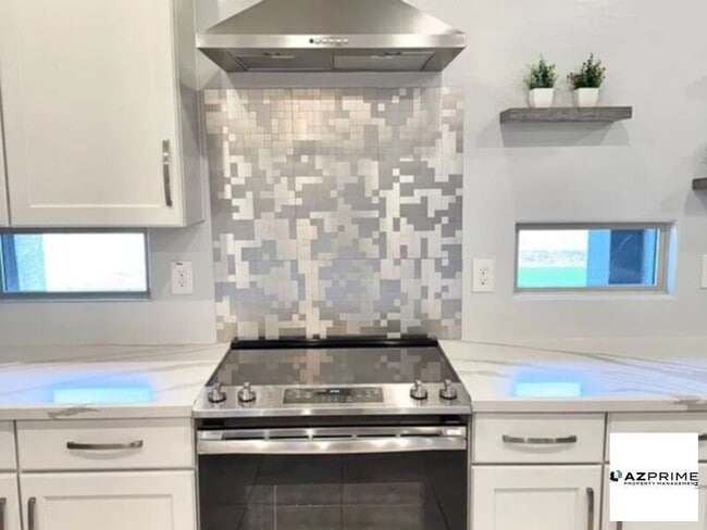 Building Photo - Amazing apartment