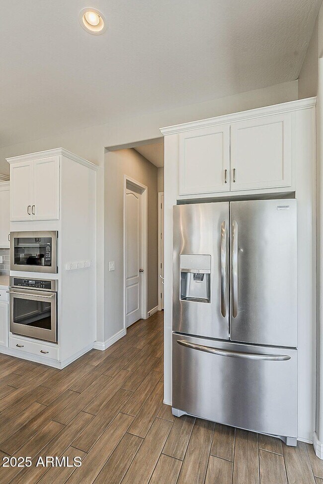 Building Photo - 3310 E Los Gatos Dr