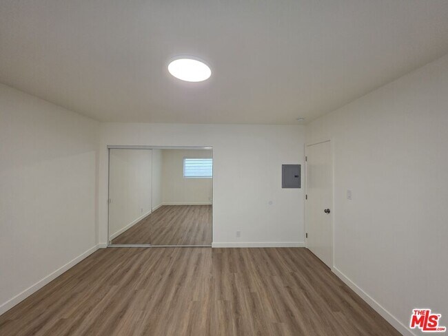 Building Photo - 827 9th St