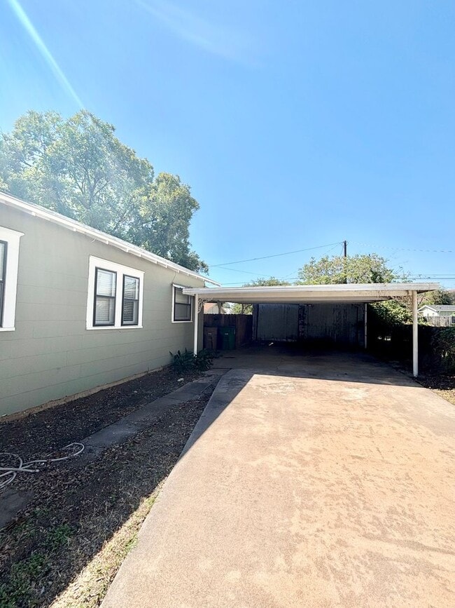 Building Photo - NOW AVAILABLE - Charming Home + Tons of Sp...