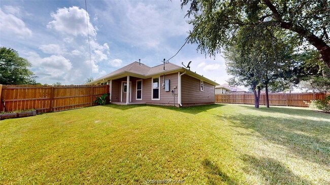 Building Photo - 803 Meadow Brook Dr