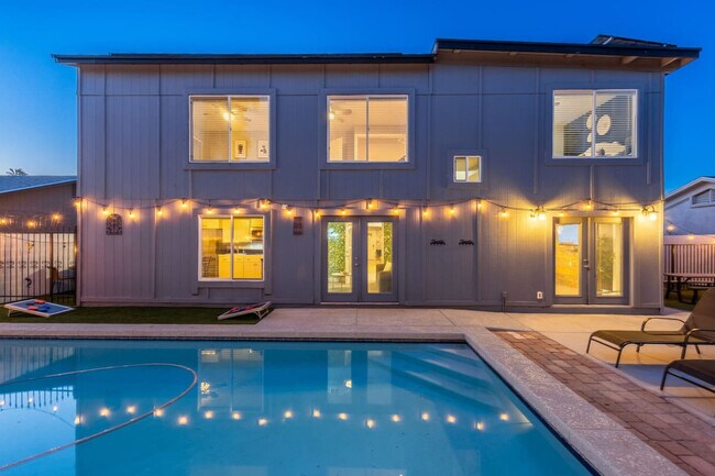 Building Photo - 3733 E Dahlia Dr