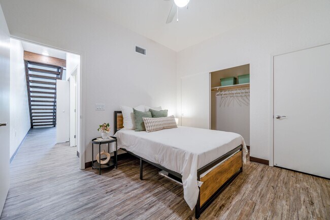 Building Photo - 1 Bedroom