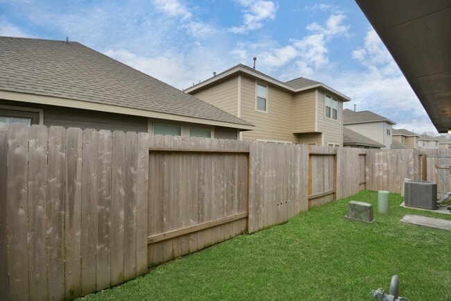 Building Photo - 15826 Menlow Bend Dr