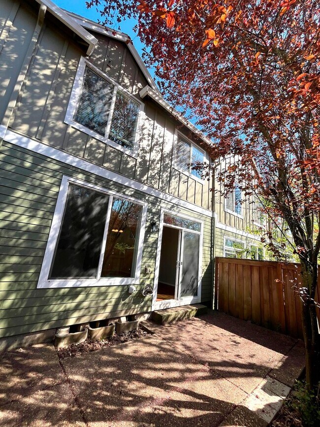 Building Photo - Elegant Arbor Townhome with Open Kitchen, W/D, Patio, and Soaking Tub