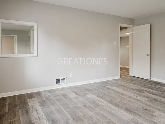 Building Photo - 10900 Pear Tree Ln