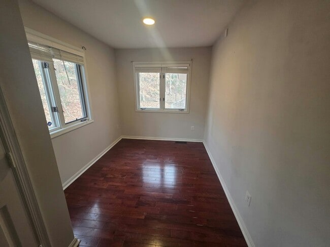 Building Photo - 3120 Creedon Dr