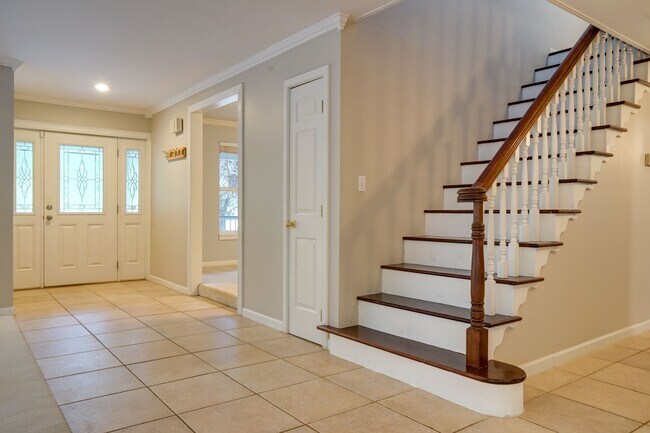 Building Photo - Ravensdale 3 Story, close to Lake Retreat,...