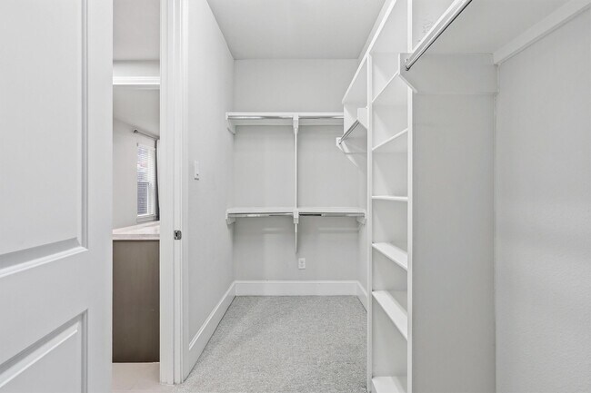 Building Photo - 9614 Riddlewood Ln