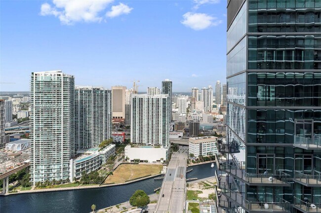 Building Photo - 801 S Miami Ave