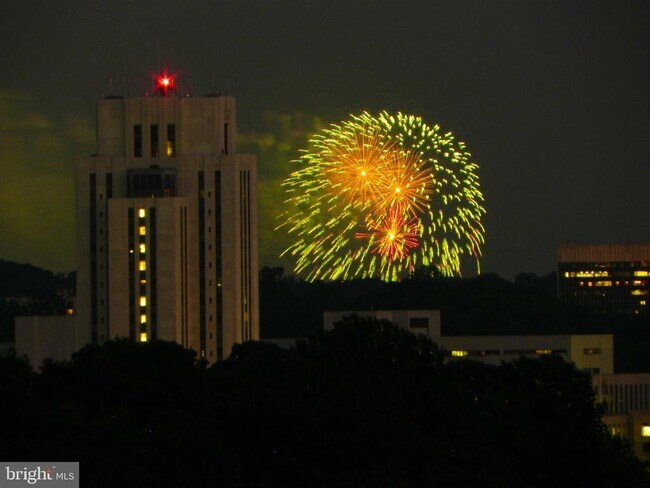 Building Photo - 10101 Grosvenor Pl