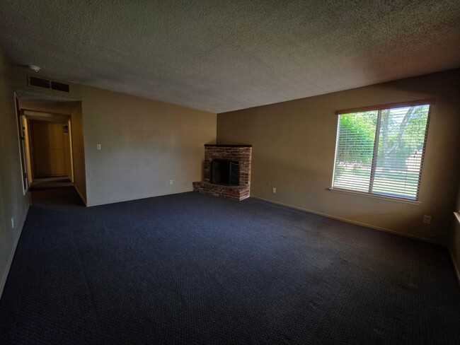 Building Photo - 240 N Bollinger St