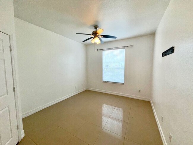 Building Photo - Orlando - 2 Bedroom, 2 Bathroom -  $1,750.00