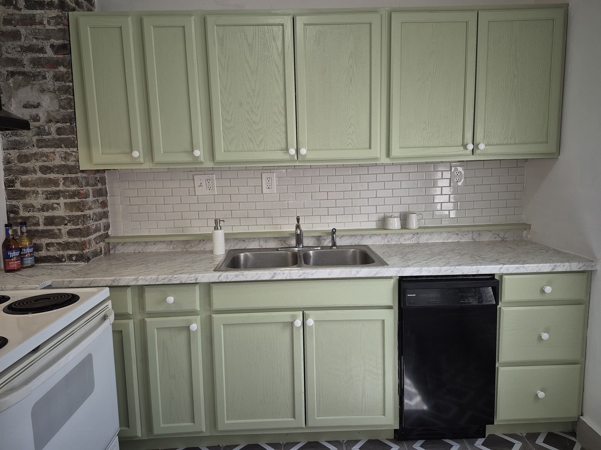Kitchen - 721 Hanford St