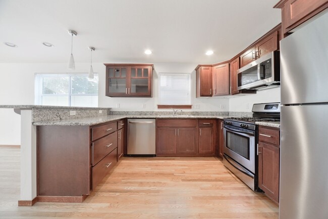 Building Photo - Nice 3 beds / 3.5 baths Townhouse in Greenwood/NW Seattle!