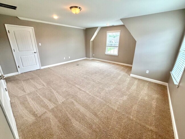 Building Photo - CourtlyCircleNorth8564